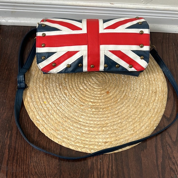 Vintage Minimalist Crossbody Bag - Picture 11 of 16